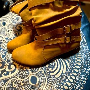 Light brown suede boot